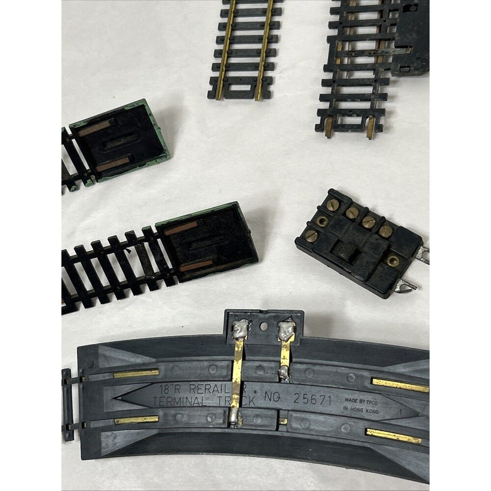 Tyco HO Train Tracks Lot Snap Turnout Switch Rerailer Curve Plasticville Tractor - Picture 4 of 10
